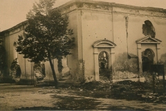 Trosky vypálené synagogy v Uherském Brodě